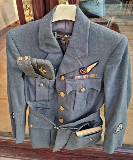 RAF Jackets Signaller & personal belongings